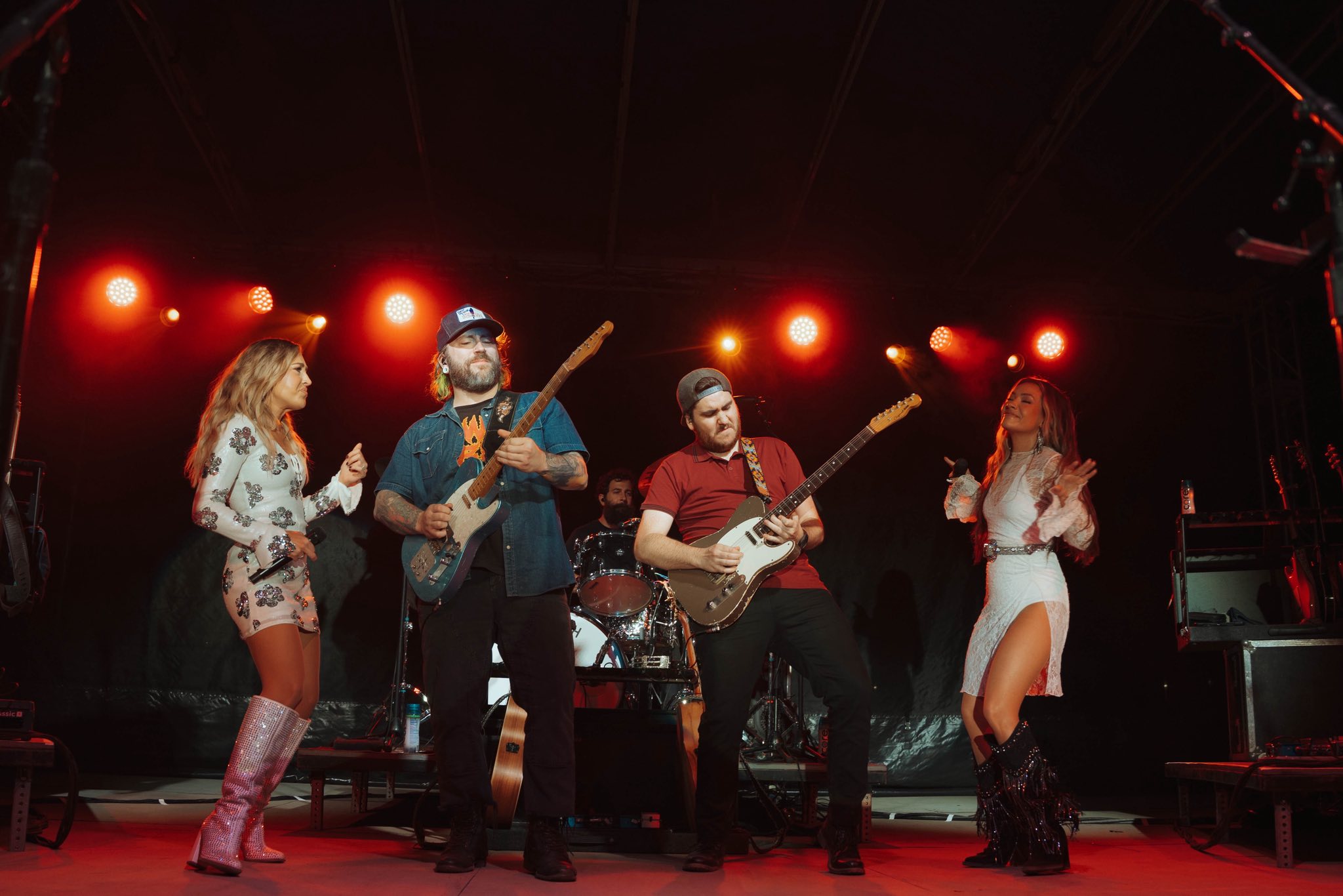 Maddie & Tae