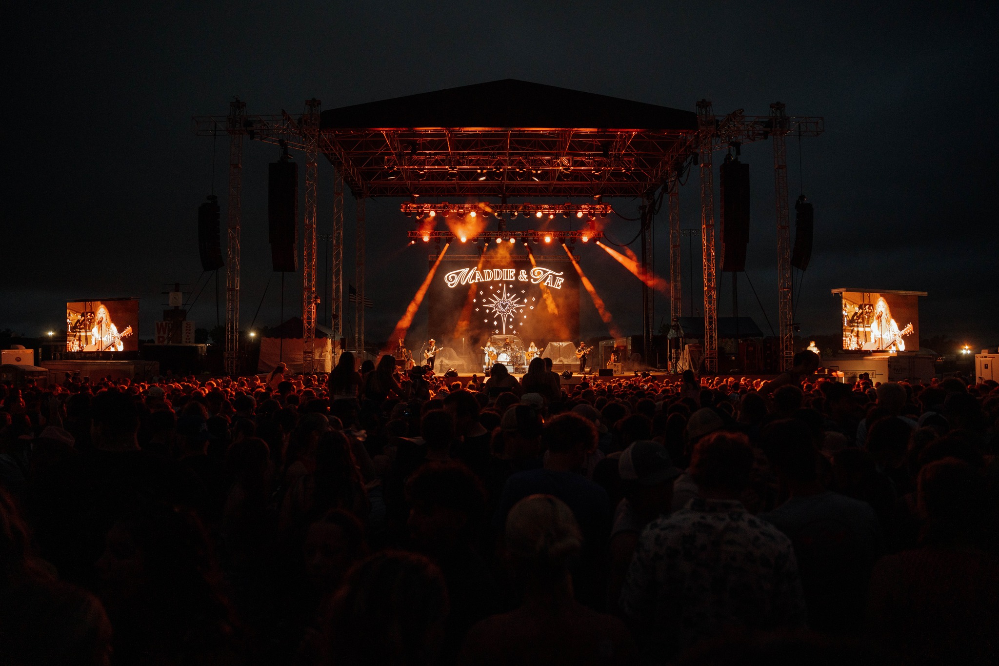 Maddie & Tae